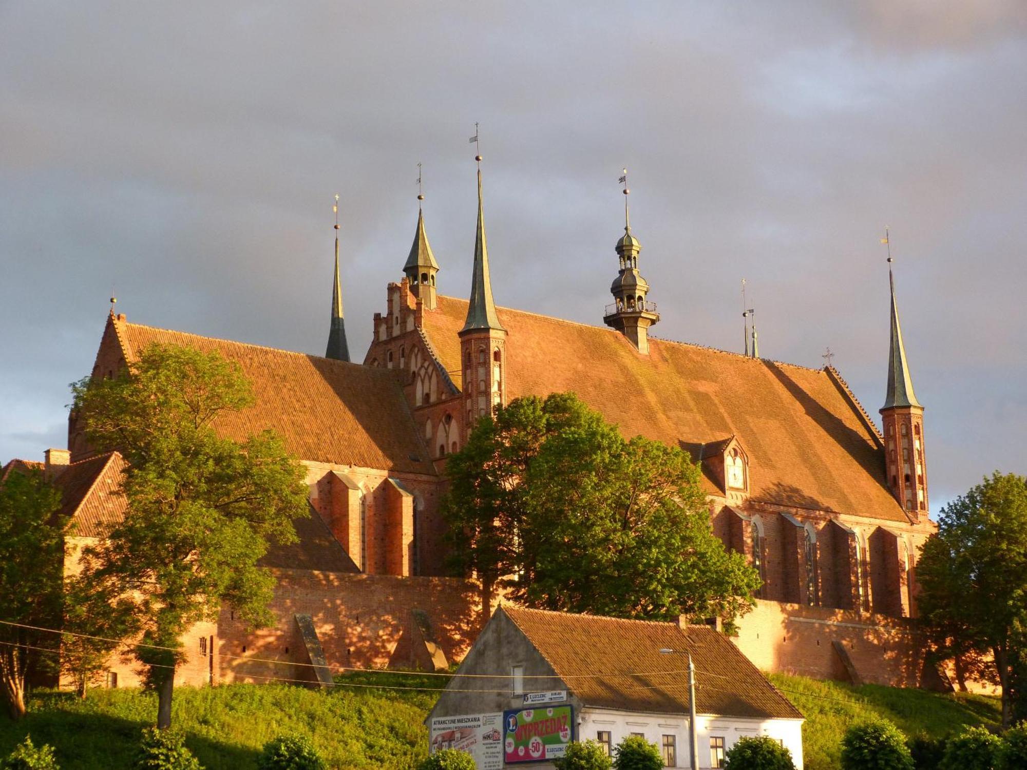 Hotel Kopernik Frombork Bagian luar foto